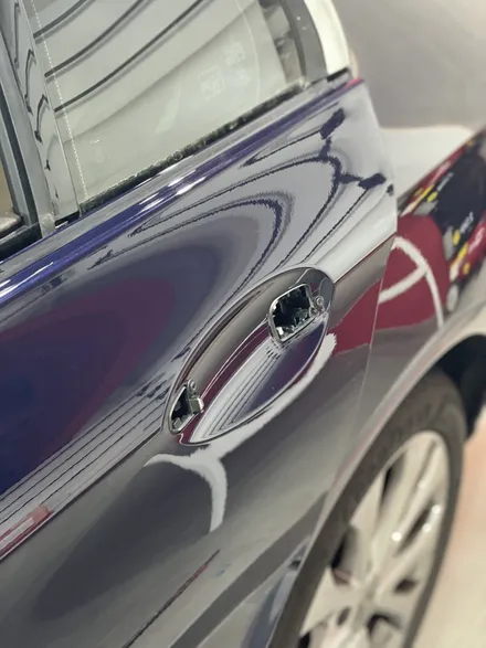 벤츠 E300 익스클루시브 에이버리 화이트 펄 전체 랩핑 / 부산 사하구 하단동