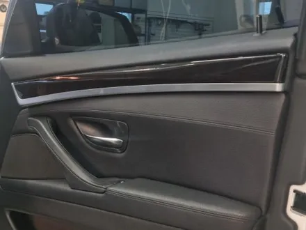 BMW 5시리즈 부산 명지 실내카본 랩핑 시공 / 부산 강서구