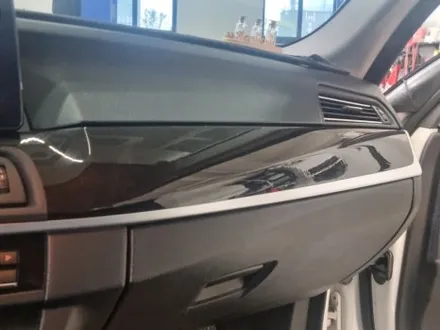 BMW 5시리즈 부산 명지 실내카본 랩핑 시공 / 부산 강서구