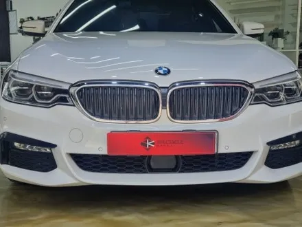 BMW 5시리즈 G30 블랙유광 그릴교체 작업 / 부산 강서구