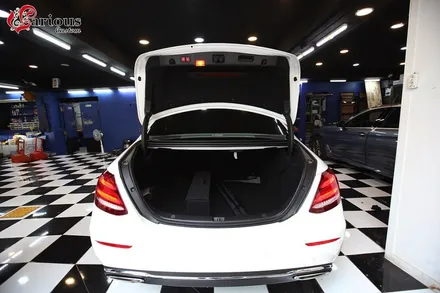 벤츠 신형E클래스 E300 아방가르드 핸들열선+전동트렁크 시공 / 김포