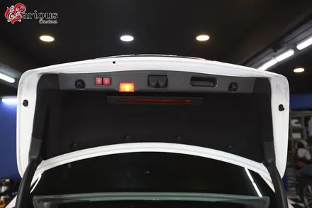 벤츠 신형E클래스 E300 아방가르드 핸들열선+전동트렁크 시공 / 김포