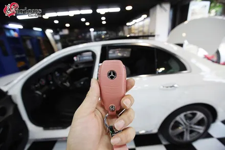벤츠 신형E클래스 E300 아방가르드 핸들열선+전동트렁크 시공 / 김포