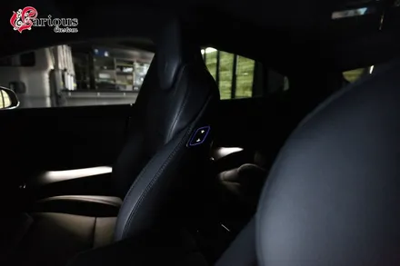 테슬라 모델S 통풍시트,LED워크인 스위치로 더욱 빛나는 실내 / 김포