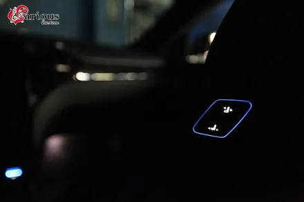 테슬라 모델S 통풍시트,LED워크인 스위치로 더욱 빛나는 실내 / 김포