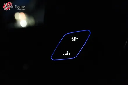 테슬라 모델S 통풍시트,LED워크인 스위치로 더욱 빛나는 실내 / 김포