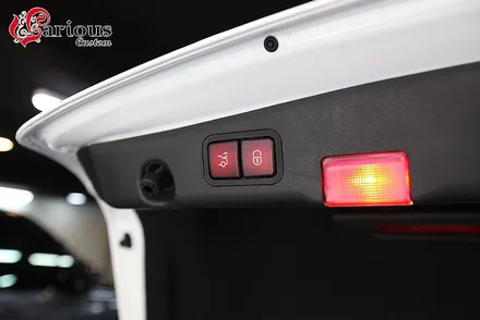 벤츠 E300에 전동트렁크와 통풍시트만 있다면 완벽해요. / 김포