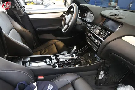 BMW X4 차량용 무선 충전기 시공 / 김포