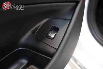 벤츠 E300에 전동트렁크와 통풍시트만 있다면 완벽해요. / 김포