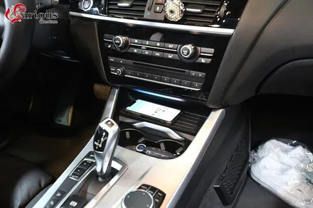 BMW X4 차량용 무선 충전기 시공 / 김포