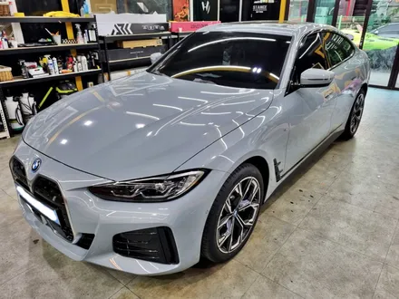 BMW i4 샤틴 화이트 전체 카스킨 / 스탠스 랩핑 /분당랩핑 / 성남랩핑 / 판교랩핑 / 성남시 수정구 사송동