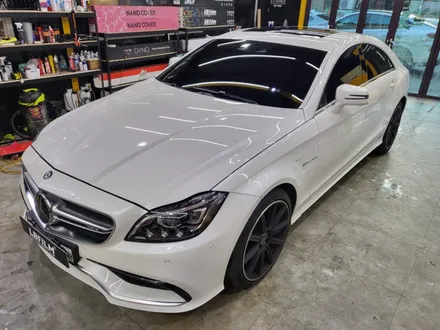 벤츠 63AMG 루프스킨 / 카본 사이드 미러 / 리어 스포일러 / 도어 캐치 / 나이트 패키지 교체 토탈 시공 / 스탠스 ( STANCE ) / 성남시 수정구 사송동