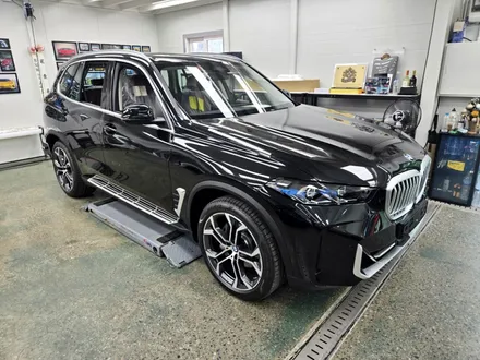 BMW X5 블랙 차량, 판교에서 크롬 딜리트 일명 크롬 죽이기 시공으로 풀 블랙 완성 / 스탠스 (STANCE) / 성남시 수정구 사송동
