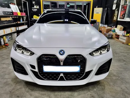BMW i4 샤틴 화이트 전체 카스킨 / 스탠스 랩핑 /분당랩핑 / 성남랩핑 / 판교랩핑 / 성남시 수정구 사송동