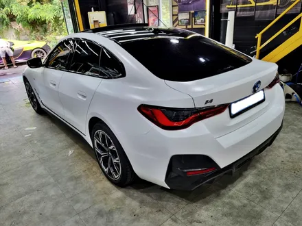 BMW i4 샤틴 화이트 전체 카스킨 / 스탠스 랩핑 /분당랩핑 / 성남랩핑 / 판교랩핑 / 성남시 수정구 사송동