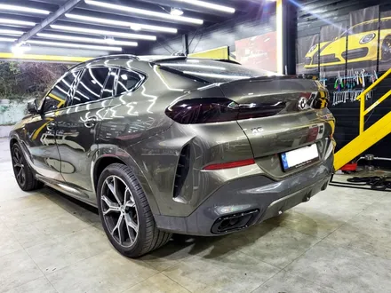 BMW X6 크롬 딜리트 시공 + 테일램프 스모그 PPF + 엠블럼 카본 포인트 시공 / 스탠스 ( STANCE ) / 성남시 수정구 사송동