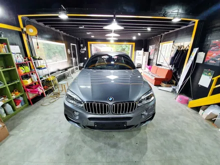 BMW X6 M50D 유광 화이트 전체 랩핑 / 성남 랩핑 /분당 랩핑 / 판교 랩핑 / 스탠스 (STANCE) / 성남시 수정구 사송동