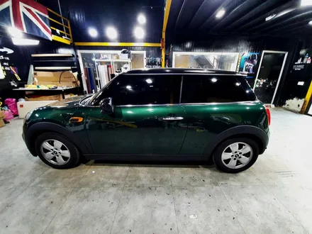 BMW 미니쿠퍼 유광 블랙 메탈릭 전체카스킨 핑크 포인트 데칼 시공 성남랩핑/분당랩핑/판교랩핑/스탠스(STANCE) / 성남시 수정구 사송동