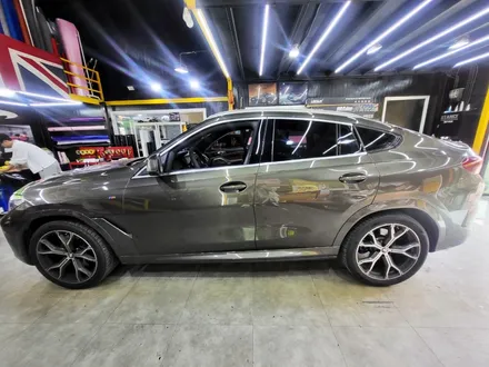 BMW X6 크롬 딜리트 시공 + 테일램프 스모그 PPF + 엠블럼 카본 포인트 시공 / 스탠스 ( STANCE ) / 성남시 수정구 사송동