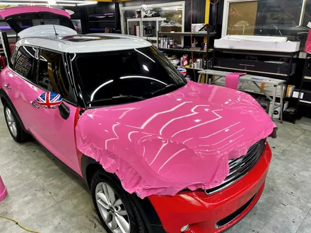 BMW 미니 컨트리맨 핫핑크 전체 카스킨! 화이트 데칼 시공 성남랩핑/분당랩핑/판교랩핑 스탠스(STANCE) / 성남시 수정구 사송동