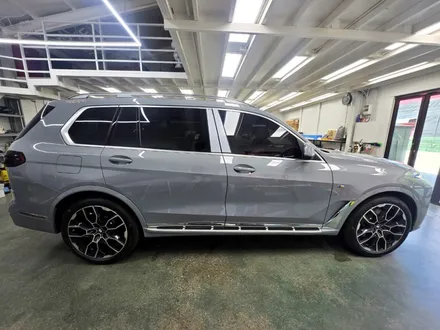 BMW X7 크롬 딜리트 + 무광 그릴 교체 시공! 완성도 높인 블랙아웃 스타일 / 성남 랩핑 / 분당 랩핑 / 판교 랩핑 / 스탠스(STANCE) / 성남시 수정구 사송동