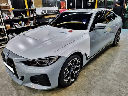 BMW i4 샤틴 화이트 전체 카스킨 / 스탠스 랩핑 /분당랩핑 / 성남랩핑 / 판교랩핑 / 성남시 수정구 사송동