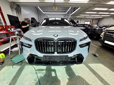 BMW X7 크롬 딜리트 + 무광 그릴 교체 시공! 완성도 높인 블랙아웃 스타일 / 성남 랩핑 / 분당 랩핑 / 판교 랩핑 / 스탠스(STANCE) / 성남시 수정구 사송동