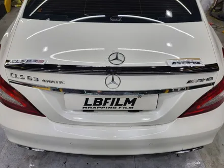 벤츠 63AMG 루프스킨 / 카본 사이드 미러 / 리어 스포일러 / 도어 캐치 / 나이트 패키지 교체 토탈 시공 / 스탠스 ( STANCE ) / 성남시 수정구 사송동