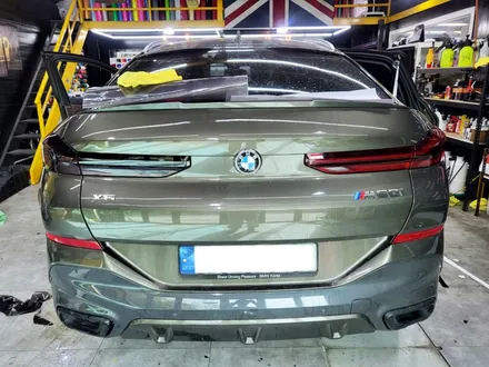 BMW X6 크롬 딜리트 시공 + 테일램프 스모그 PPF + 엠블럼 카본 포인트 시공 / 스탠스 ( STANCE ) / 성남시 수정구 사송동