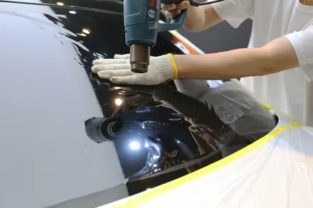 스타클럽 글라스틴트 부천점 벤츠 E300 슈어X 틴팅 필름 시공+전동트위터+송풍구 엠비언트 라이트+다이아몬드 그릴,스포일러 장착 이 모든것을 한번에! / 수원, 부천, 부평, 인천