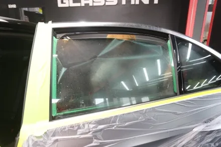 스타클럽 글라스틴트 부천 벤츠 E300 E클래스썬팅 품격에 걸맞은 슈어X 틴팅 필름 시공 + 다이아몬드그릴 교체 / 수원, 부천, 부평, 인천