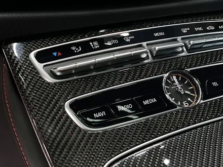 벤츠E53 AMG 쿠페 고민할 필요가 없는 IWC 리얼카본 센터페시아& 사이드미러 교체 시공입니다! / 수원, 부천, 부평, 인천