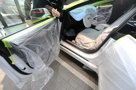 스타클럽 글라스틴트 부천점 테슬라 모델S 품격에 어울리는 프리미엄 슈어X 시공 틴팅은 투자입니다. / 수원, 부천, 부평, 인천