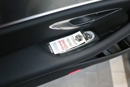 스타클럽 글라스틴트 부천점 벤츠 E300 슈어X 틴팅 필름 시공+전동트위터+송풍구 엠비언트 라이트+다이아몬드 그릴,스포일러 장착 이 모든것을 한번에! / 수원, 부천, 부평, 인천