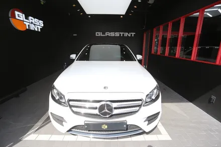 스타클럽 글라스틴트 부천점 벤츠 E300 슈어X 틴팅 필름 시공+전동트위터+송풍구 엠비언트 라이트+다이아몬드 그릴,스포일러 장착 이 모든것을 한번에! / 수원, 부천, 부평, 인천