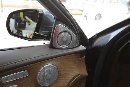 스타클럽 글라스틴트 부천점 벤츠 E300 슈어X 틴팅 필름 시공+전동트위터+송풍구 엠비언트 라이트+다이아몬드 그릴,스포일러 장착 이 모든것을 한번에! / 수원, 부천, 부평, 인천
