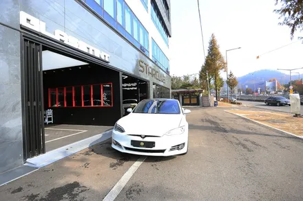 스타클럽 글라스틴트 부천점 테슬라 모델S 품격에 어울리는 프리미엄 슈어X 시공 틴팅은 투자입니다. / 수원, 부천, 부평, 인천