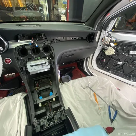 벤츠 x253 GLC 3색 엠비언트에서 64 색상 컨버전 작업과 미드레인지와 송풍구 엠비언트 라이트 3D 전동 트위터 작업까지 모두 스타클럽입니다 / 수원, 부천, 부평, 인천