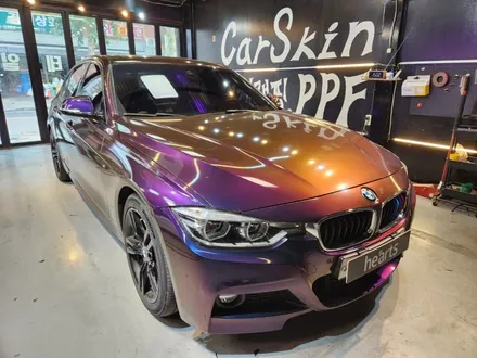 F바디 BMW330I 전체랩핑(카멜레온) 제거후 전체랩핑(파이어블루) 영등포랩핑샵 하트스 / 서울 영등포