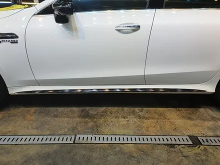 벤츠AMG GT4도어 신형차량 ! 사이드미러/사이드데칼/루프스킨랩핑까지 화이트는 역시 블랙포인트를줘야 디자인이 살아납니다! AMG GT4도어 멋지다.. 영등포랩핑샵 하트스 / 서울 영등포