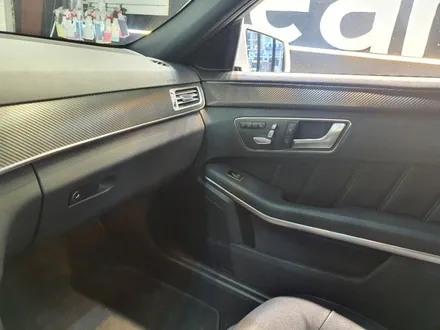 영등포랩핑샵 W212 벤츠E300 실내랩핑 작업 올드한 우드스타일 -> 블랙사틴카본작업으로 실내변신! / 서울 영등포