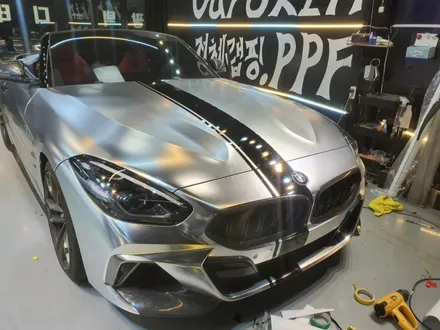 BMW Z4 전체랩핑제거 후 (에이버리_사틴크롬실버) 전체랩핑 시공 - 영등포랩핑샵 / 서울 영등포