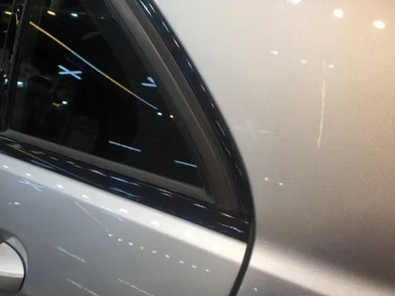 영등포랩핑전문 벤츠E클래스 윈도우크롬몰딩블랙랩핑/실내랩핑 작업  얼룩져버린 크롬몰딩&실내올드함의대표 우드트림 없애버리기 / 서울 영등포