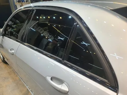 영등포랩핑전문 벤츠E클래스 윈도우크롬몰딩블랙랩핑/실내랩핑 작업  얼룩져버린 크롬몰딩&실내올드함의대표 우드트림 없애버리기 / 서울 영등포