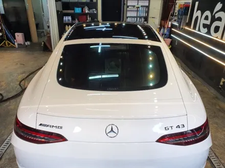 벤츠AMG GT4도어 신형차량 ! 사이드미러/사이드데칼/루프스킨랩핑까지 화이트는 역시 블랙포인트를줘야 디자인이 살아납니다! AMG GT4도어 멋지다.. 영등포랩핑샵 하트스 / 서울 영등포