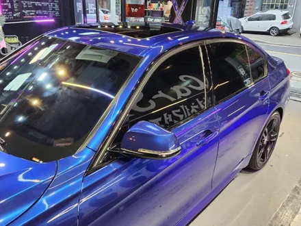 F바디 BMW330I 전체랩핑(카멜레온) 제거후 전체랩핑(파이어블루) 영등포랩핑샵 하트스 / 서울 영등포
