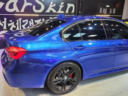 F바디 BMW330I 전체랩핑(카멜레온) 제거후 전체랩핑(파이어블루) 영등포랩핑샵 하트스 / 서울 영등포