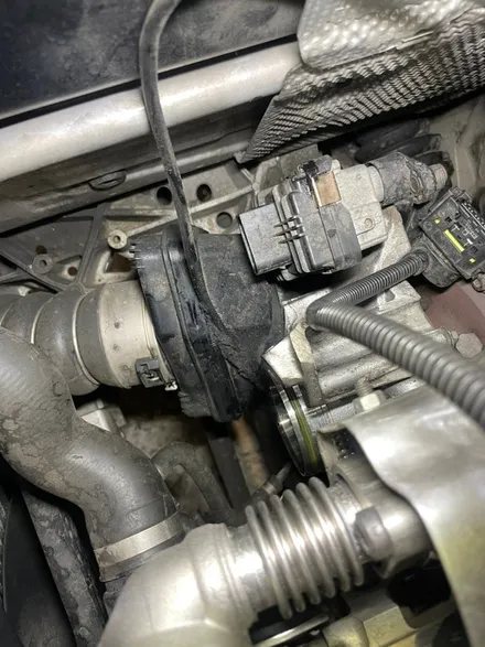 F10 BMW530D 헤드커버누유 앗세이교환 터보누유 O링교환 엔진오일교환 영등포수입차정비 / 서울 영등포