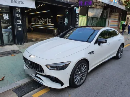 벤츠AMG GT4도어 신형차량 ! 사이드미러/사이드데칼/루프스킨랩핑까지 화이트는 역시 블랙포인트를줘야 디자인이 살아납니다! AMG GT4도어 멋지다.. 영등포랩핑샵 하트스 / 서울 영등포