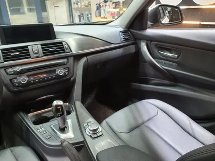 BMW 320d 우드트림 카본&블랙브러쉬 실내랩핑 / 서울 영등포